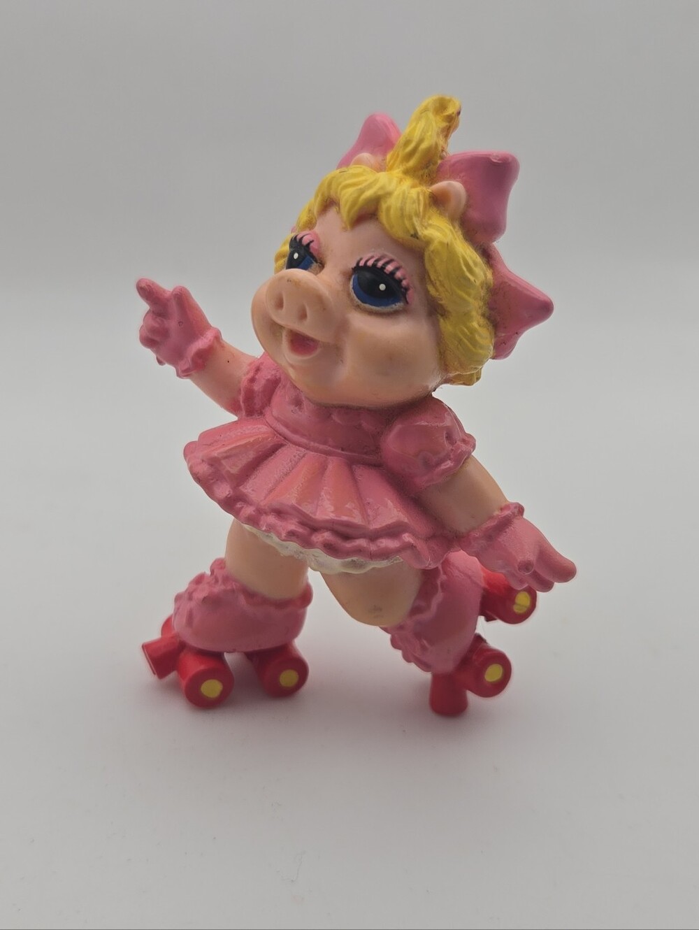 Vintage Miss Piggy Roller Skating PVC Figure Pink Dress Muppets Toy 3"